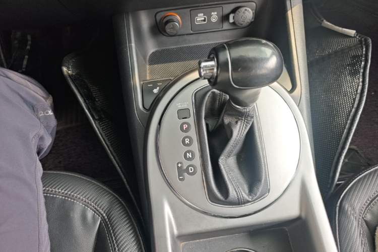 Used Kia Sportage R 2016 2.0L Automatic Two-Wheel Drive DLX Gear Lever