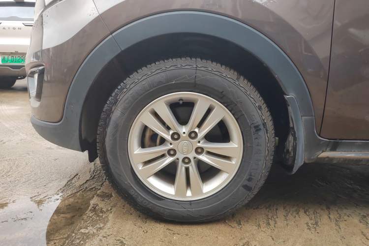Used Kia Sportage R 2016 2.0L Manual Two-Wheel Drive GL Trim Left Front Wheel Hub