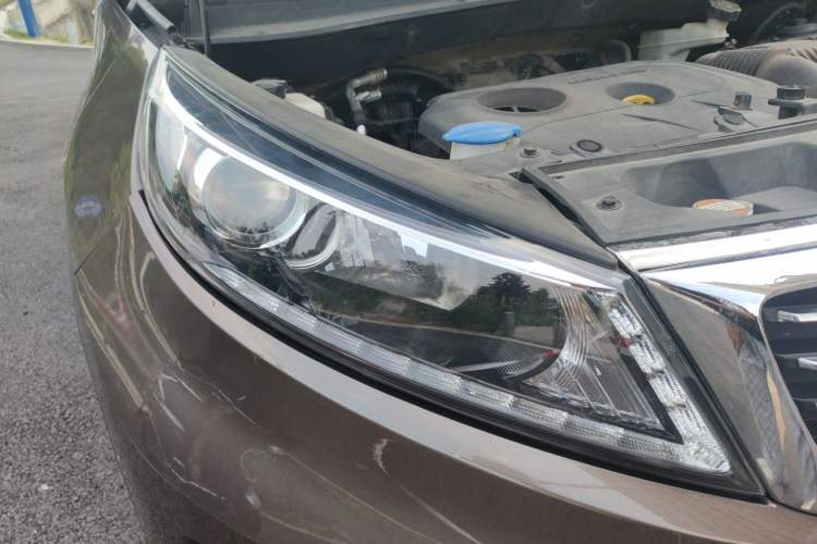 Used Kia Sportage R 2016 2.0L Automatic Two-Wheel Drive GLS Trim Right Front Headlight