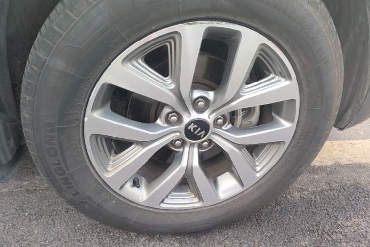 Used Kia Sportage R 2016 2.0L Automatic Two-Wheel Drive GLS Trim Right Front Wheel Hub