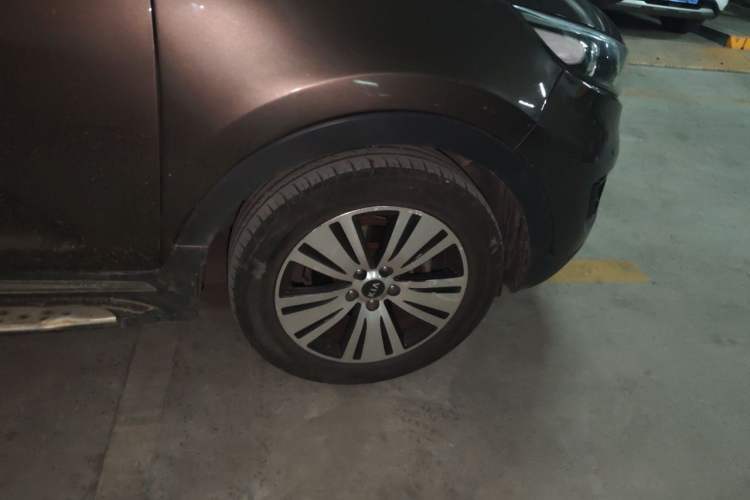 Used Kia Sportage R 2016 2.0L Automatic Two-Wheel Drive DLX Right Front Wheel Hub
