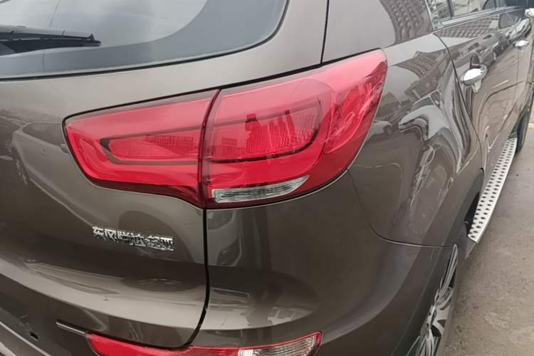Used Kia Sportage R 2016 2.0L Automatic Two-Wheel Drive DLX Right Rear Taillight