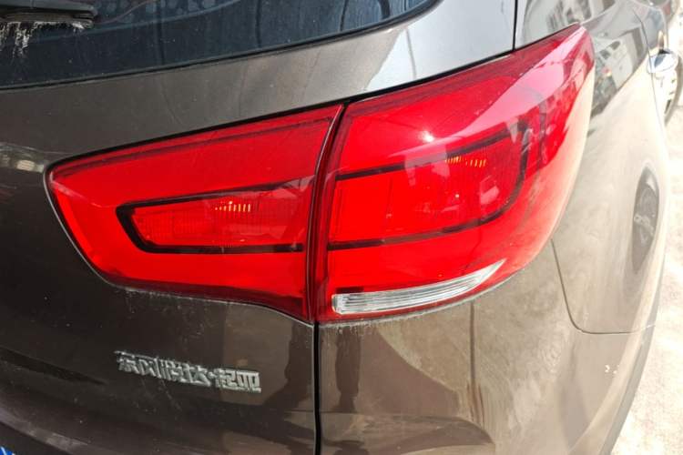 Used Kia Sportage R 2016 2.0L Automatic Two-Wheel Drive DLX Right Rear Taillight
