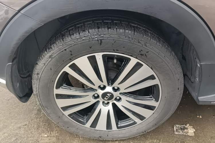 Used Kia Sportage R 2016 2.0L Automatic Two-Wheel Drive DLX Right Rear Wheel Hub