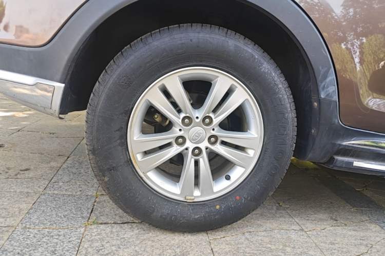 Used Kia Sportage R 2016 2.0L Manual Two-Wheel Drive GL Trim Right Rear Wheel Hub