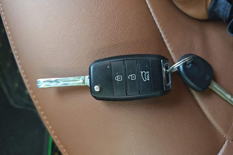 Used Kia Sportage R 2016 2.0L Manual Two-Wheel Drive GL Trim Vehicle Key