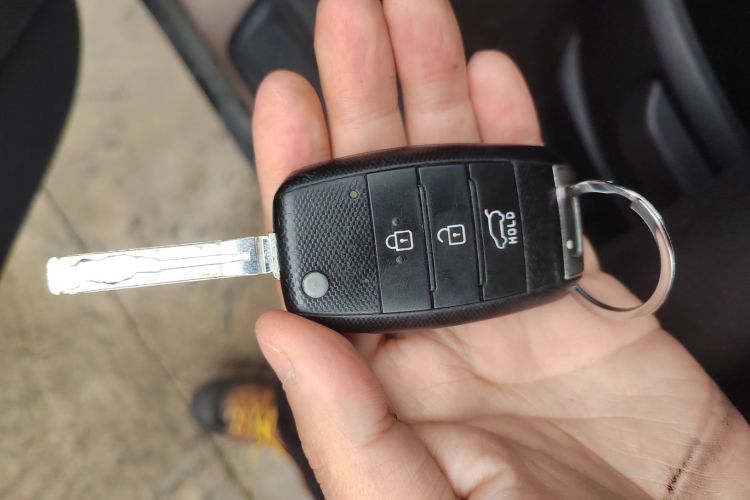 Used Kia Sportage R 2016 2.0L Manual Two-Wheel Drive GL Trim Vehicle Key