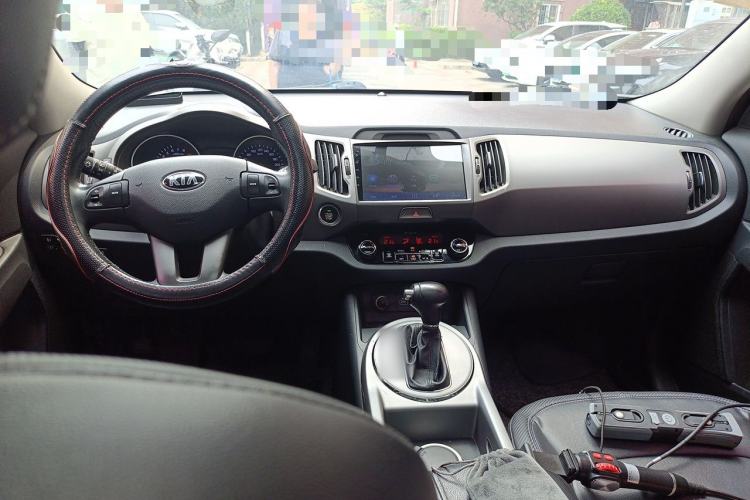 Used Kia Sportage R 2016 2.0L Automatic Two-Wheel Drive GLS Trim Center Console