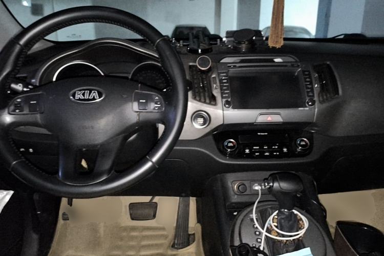 Used Kia Sportage R 2016 2.0L Automatic Two-Wheel Drive DLX Center Console