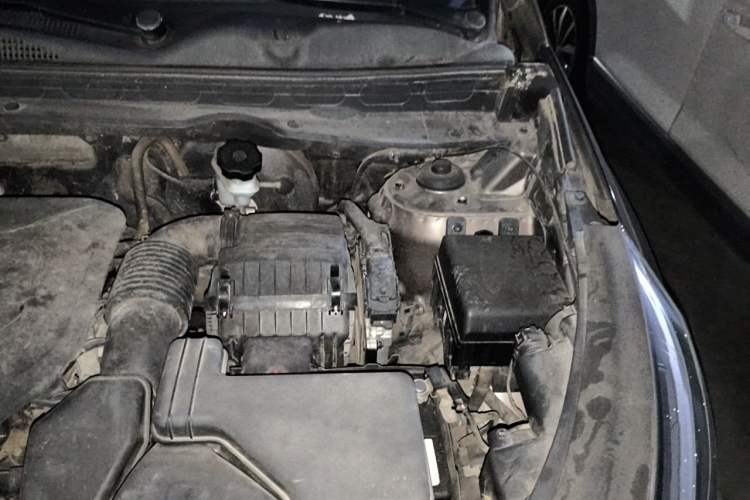 Used Kia Sportage R 2016 2.0L Automatic Two-Wheel Drive DLX Engine Bay Left