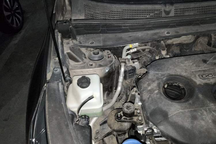 Used Kia Sportage R 2016 2.0L Automatic Two-Wheel Drive DLX Engine Bay Right