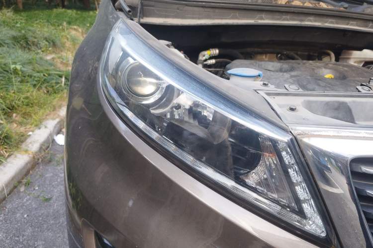 Used Kia Sportage R 2016 2.0L Automatic Two-Wheel Drive GLS Trim Right Front Headlight