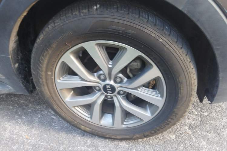 Used Kia Sportage R 2016 2.0L Automatic Two-Wheel Drive GLS Trim Right Front Wheel Hub