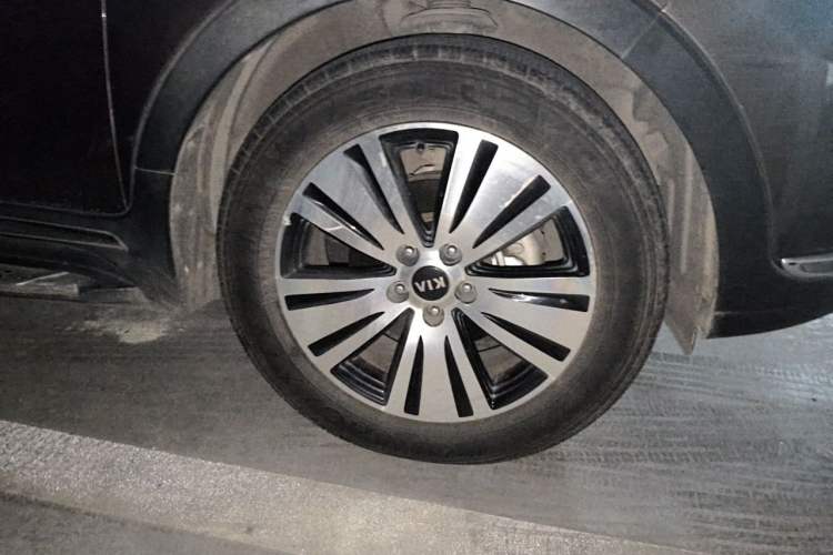 Used Kia Sportage R 2016 2.0L Automatic Two-Wheel Drive DLX Right Front Wheel Hub