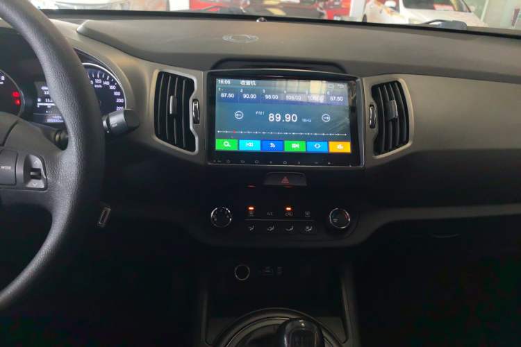 Used Kia Sportage R 2016 2.0L Manual Two-Wheel Drive GL Trim Audio And AC Panel