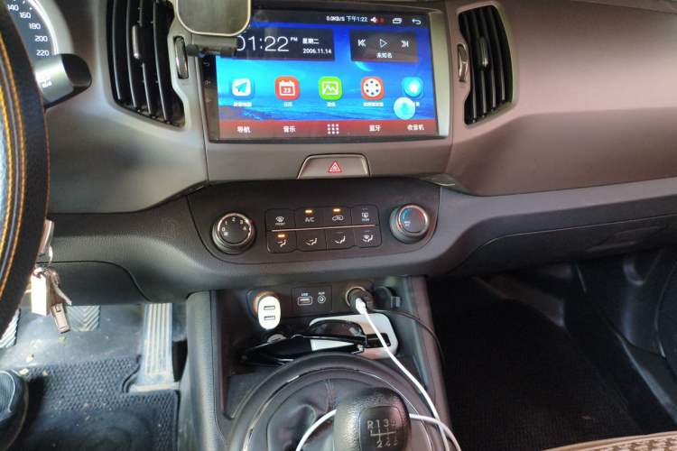 Used Kia Sportage R 2016 2.0L Manual Two-Wheel Drive GL Trim Audio And AC Panel