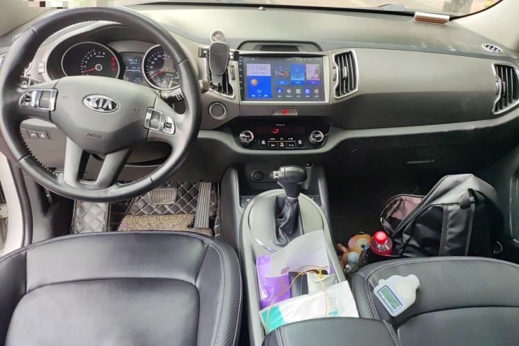 Used Kia Sportage R 2016 2.0L Automatic Two-Wheel Drive DLX Center Console