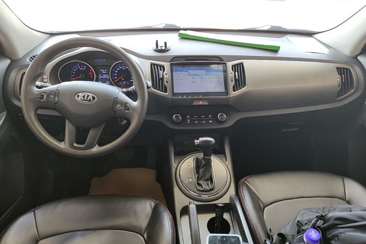 Used Kia Sportage R 2016 2.0L Automatic Two-Wheel Drive GL Center Console