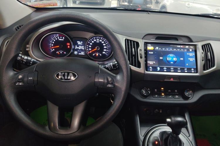 Used Kia Sportage R 2016 2.0L Automatic Two-Wheel Drive GL Center Console