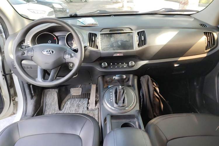 Used Kia Sportage R 2016 2.0L Automatic Two-Wheel Drive GL Center Console