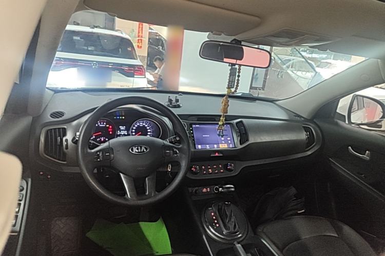 Used Kia Sportage R 2016 2.0L Automatic Two-Wheel Drive GL Center Console