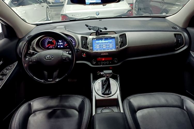 Used Kia Sportage R 2016 2.0L Automatic Two-Wheel Drive DLX Center Console