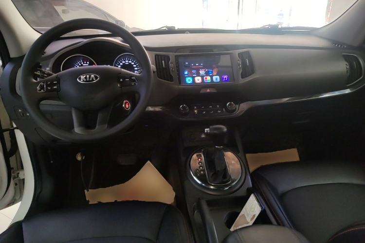 Used Kia Sportage R 2016 2.0L Automatic Two-Wheel Drive GL Center Console