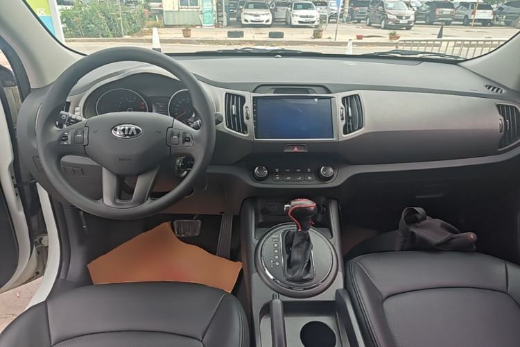Used Kia Sportage R 2016 2.0L Automatic Two-Wheel Drive GL Center Console