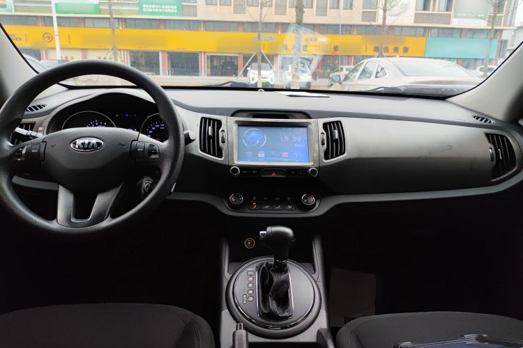 Used Kia Sportage R 2016 2.0L Automatic Two-Wheel Drive GL Center Console