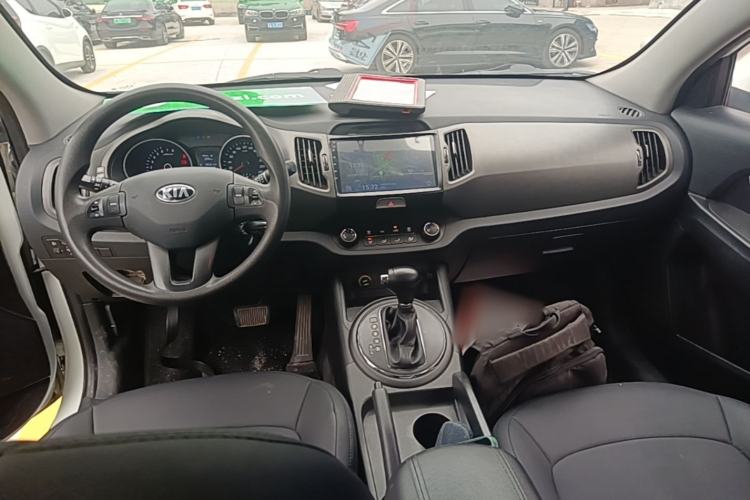 Used Kia Sportage R 2016 2.0L Automatic Two-Wheel Drive GL Center Console