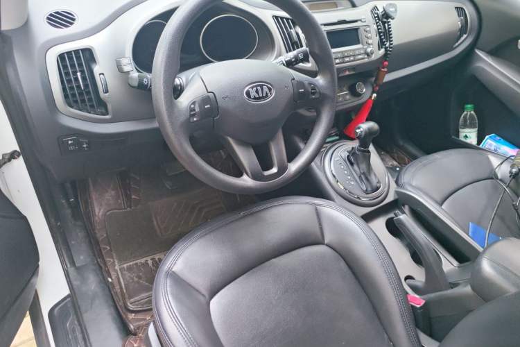 Used Kia Sportage R 2016 2.0L Automatic Two-Wheel Drive GL Center Console