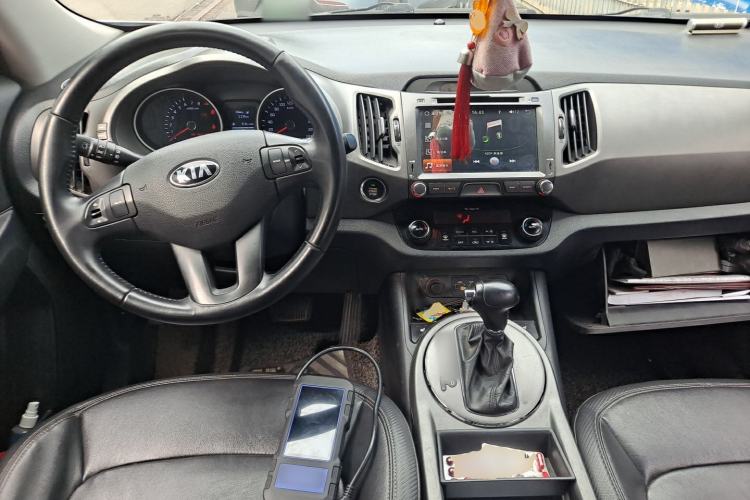 Used Kia Sportage R 2016 2.0L Automatic Two-Wheel Drive DLX Center Console