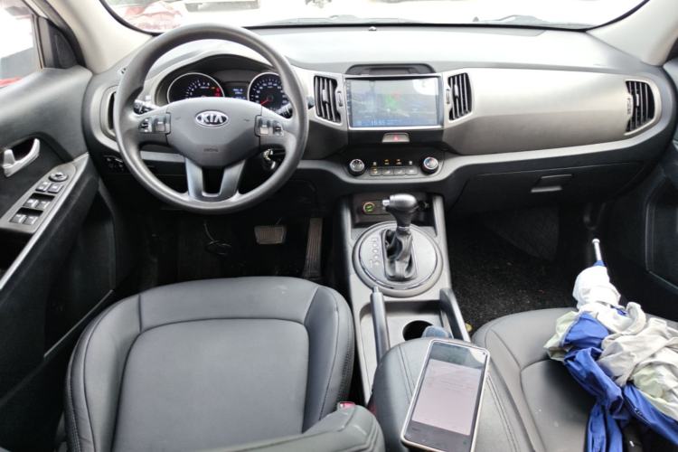 Used Kia Sportage R 2016 2.0L Automatic Two-Wheel Drive GL Center Console