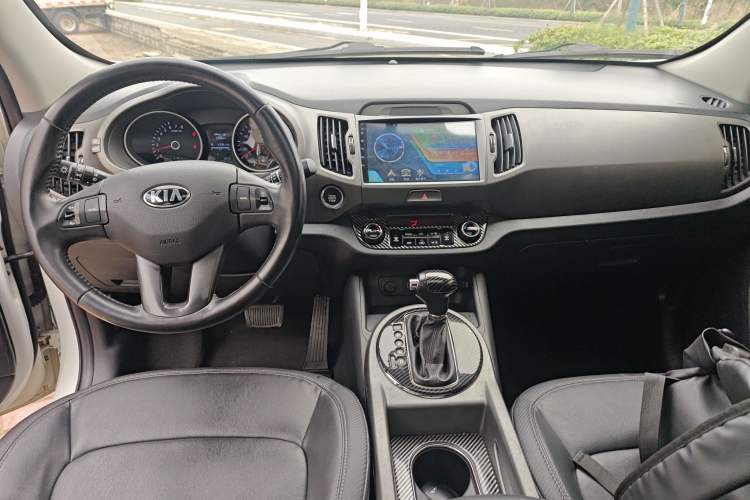 Used Kia Sportage R 2016 2.0L Automatic Two-Wheel Drive GLS Trim Center Console