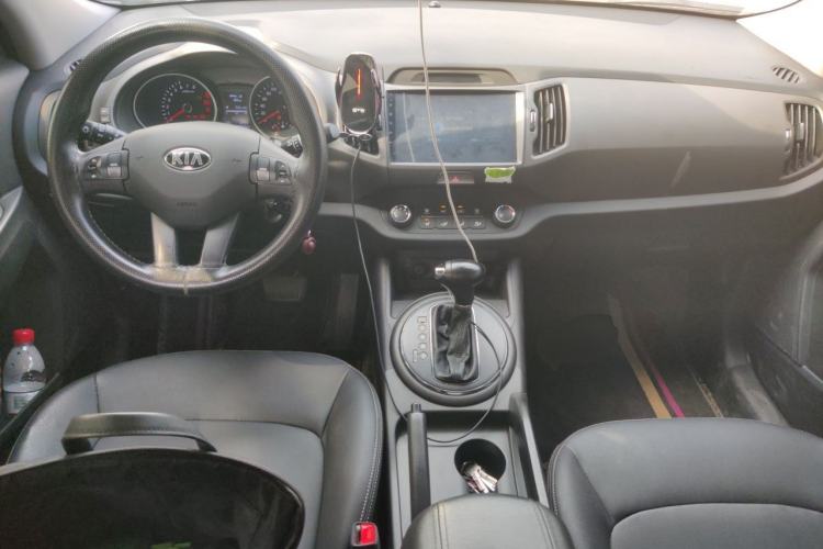 Used Kia Sportage R 2016 2.0L Automatic Two-Wheel Drive GL Center Console
