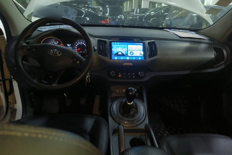 Used Kia Sportage R 2016 2.0L Manual Two-Wheel Drive GL Trim Center Console