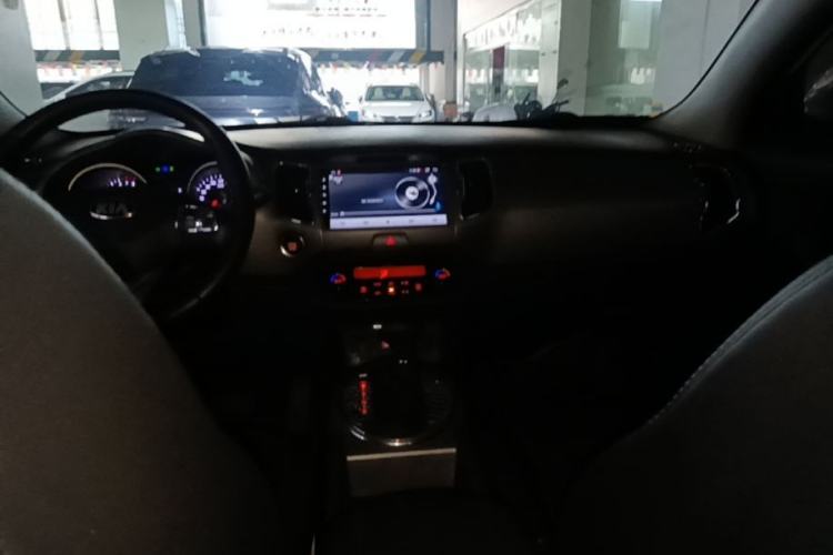 Used Kia Sportage R 2016 2.0L Automatic Two-Wheel Drive GLS Trim Center Console