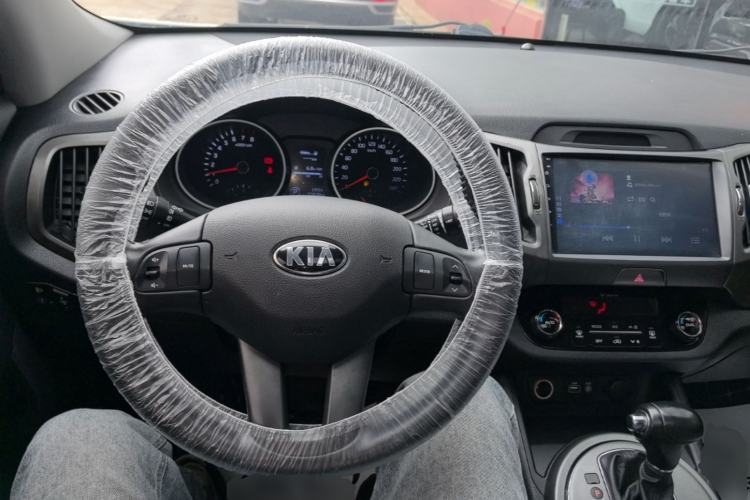 Used Kia Sportage R 2016 2.0L Automatic Two-Wheel Drive GLS Trim Center Console