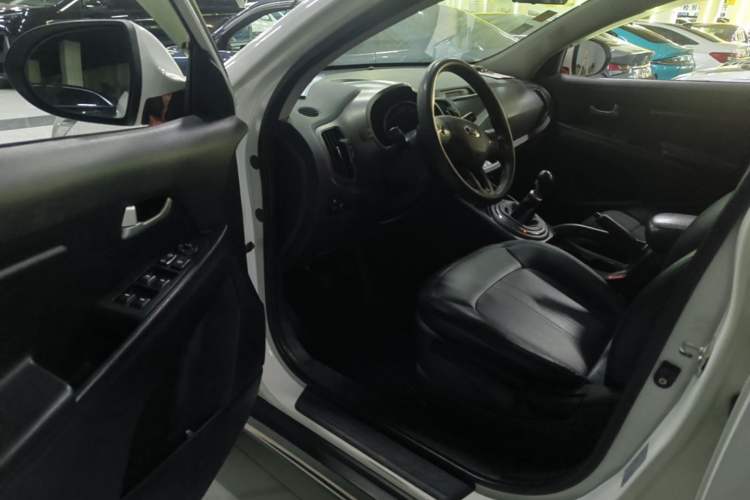 Used Kia Sportage R 2016 2.0L Manual Two-Wheel Drive GL Trim Driver Seat