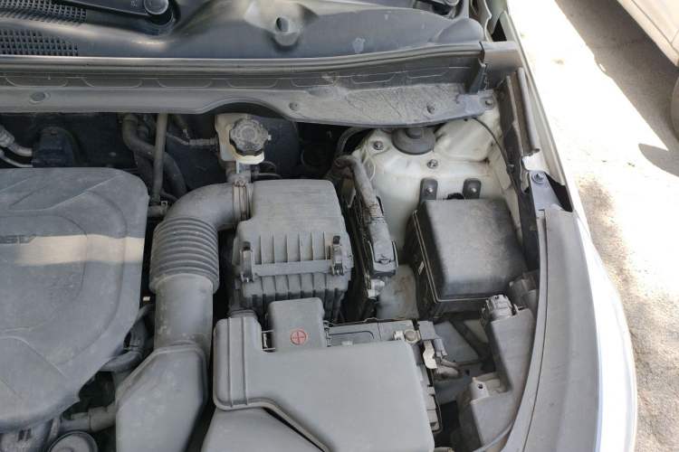 Used Kia Sportage R 2016 2.0L Automatic Two-Wheel Drive GLS Trim Engine Bay Left