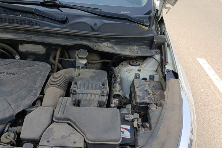 Used Kia Sportage R 2016 2.0L Manual Two-Wheel Drive GL Trim Engine Bay Left