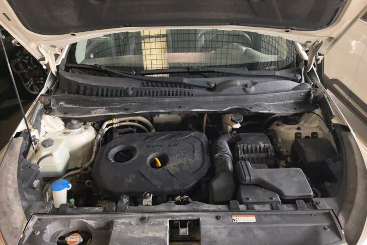 Used Kia Sportage R 2016 2.0L Manual Two-Wheel Drive GL Trim Engine Bay