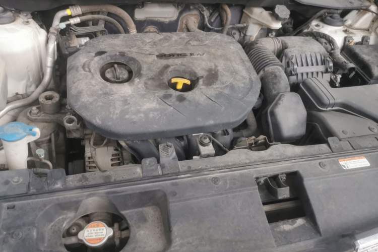 Used Kia Sportage R 2016 2.0L Manual Two-Wheel Drive GL Trim Engine Bay
