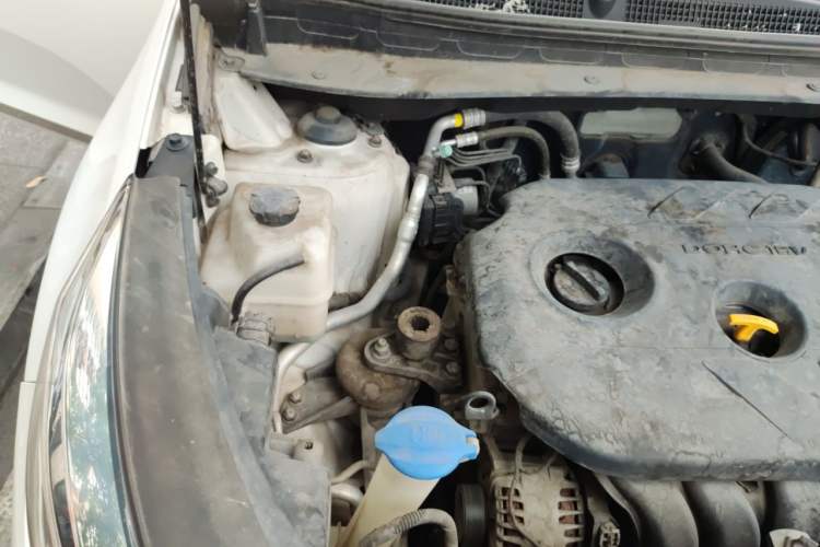 Used Kia Sportage R 2016 2.0L Automatic Two-Wheel Drive DLX Engine Bay Right
