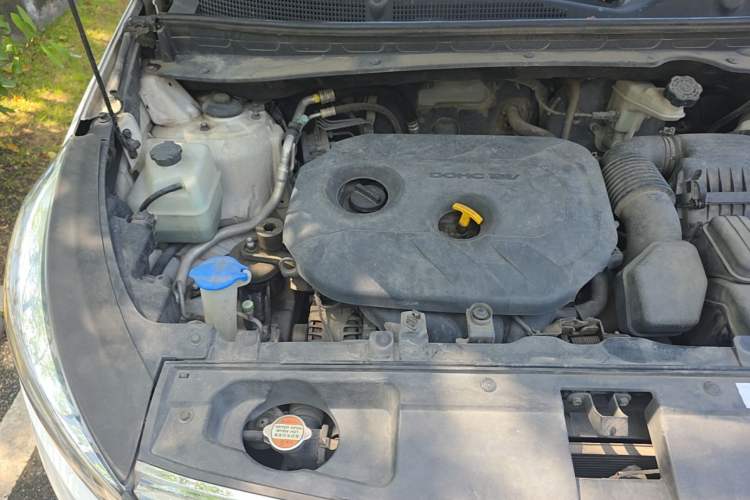 Used Kia Sportage R 2016 2.0L Automatic Two-Wheel Drive GLS Trim Engine Bay Right