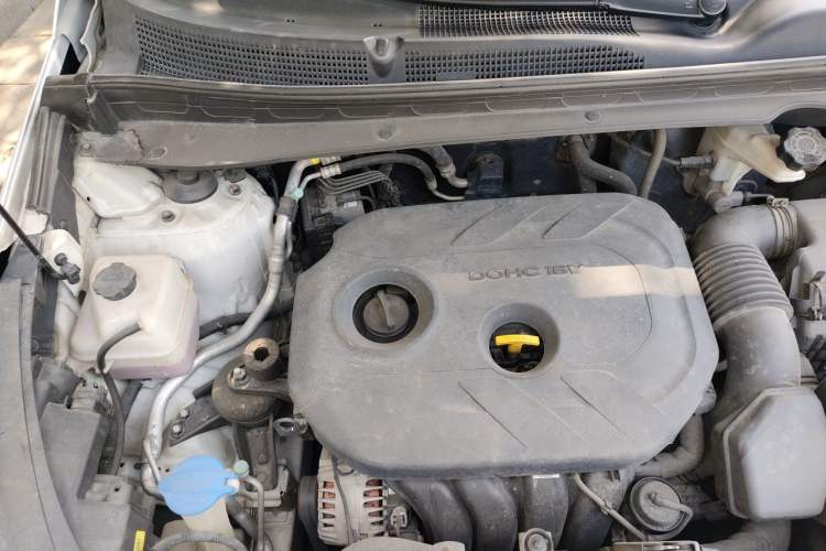 Used Kia Sportage R 2016 2.0L Automatic Two-Wheel Drive GLS Trim Engine Bay Right