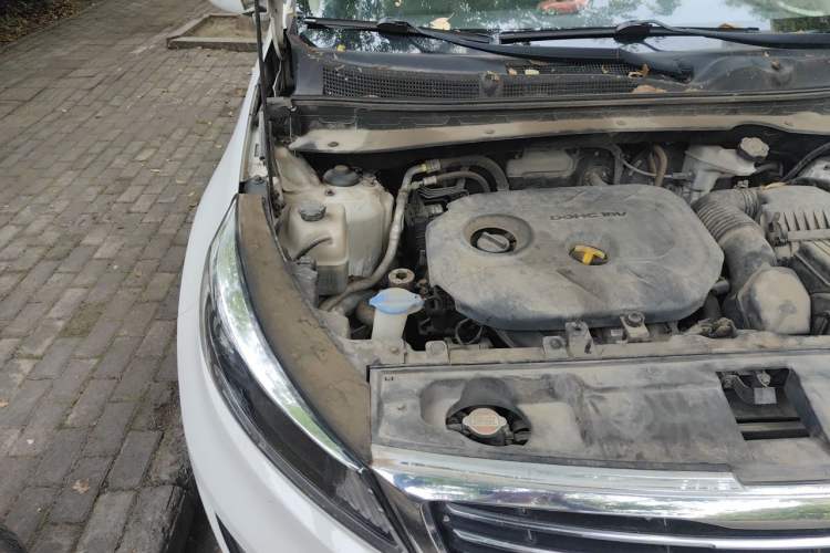 Used Kia Sportage R 2016 2.0L Manual Two-Wheel Drive GL Trim Engine Bay Right