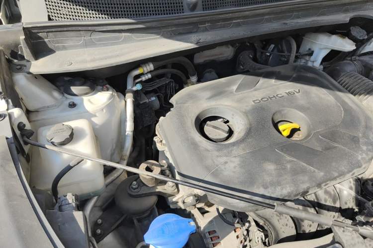Used Kia Sportage R 2016 2.0L Automatic Two-Wheel Drive DLX Engine Bay Right