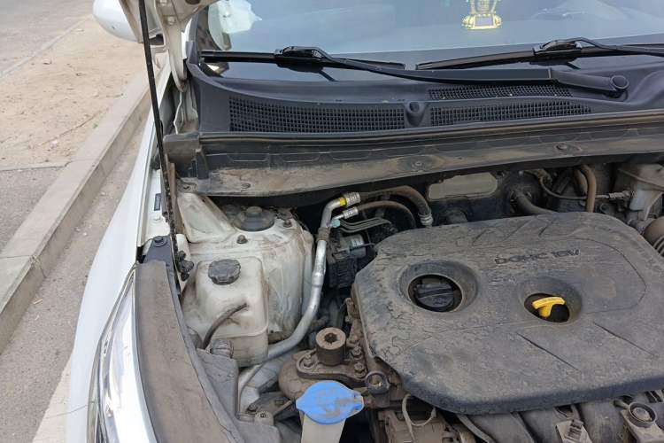 Used Kia Sportage R 2016 2.0L Manual Two-Wheel Drive GL Trim Engine Bay Right