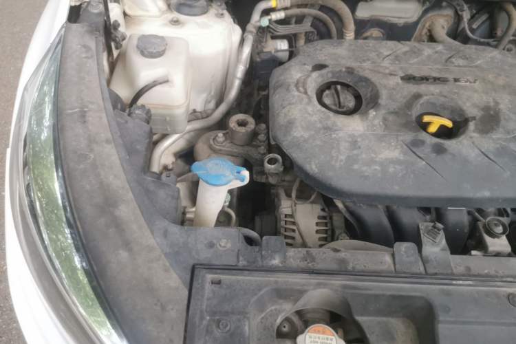 Used Kia Sportage R 2016 2.0L Manual Two-Wheel Drive GL Trim Engine Bay Right